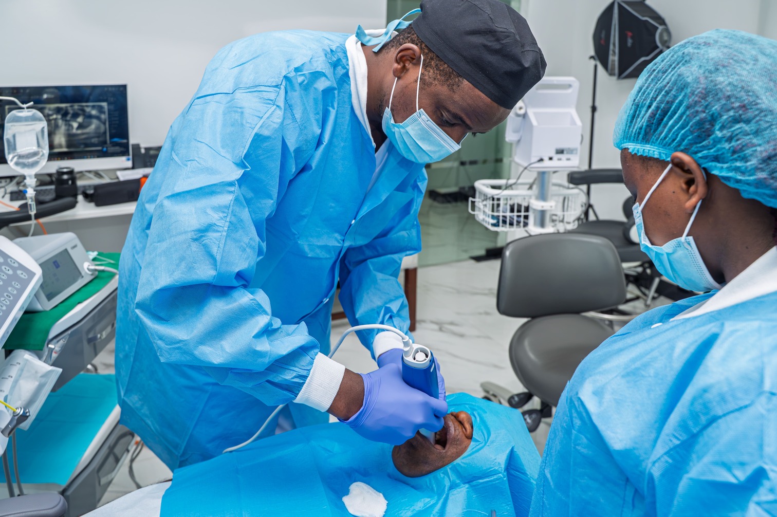 Dr. Kaaria Mwirigi scanning a patients mouth using the Medit scanner